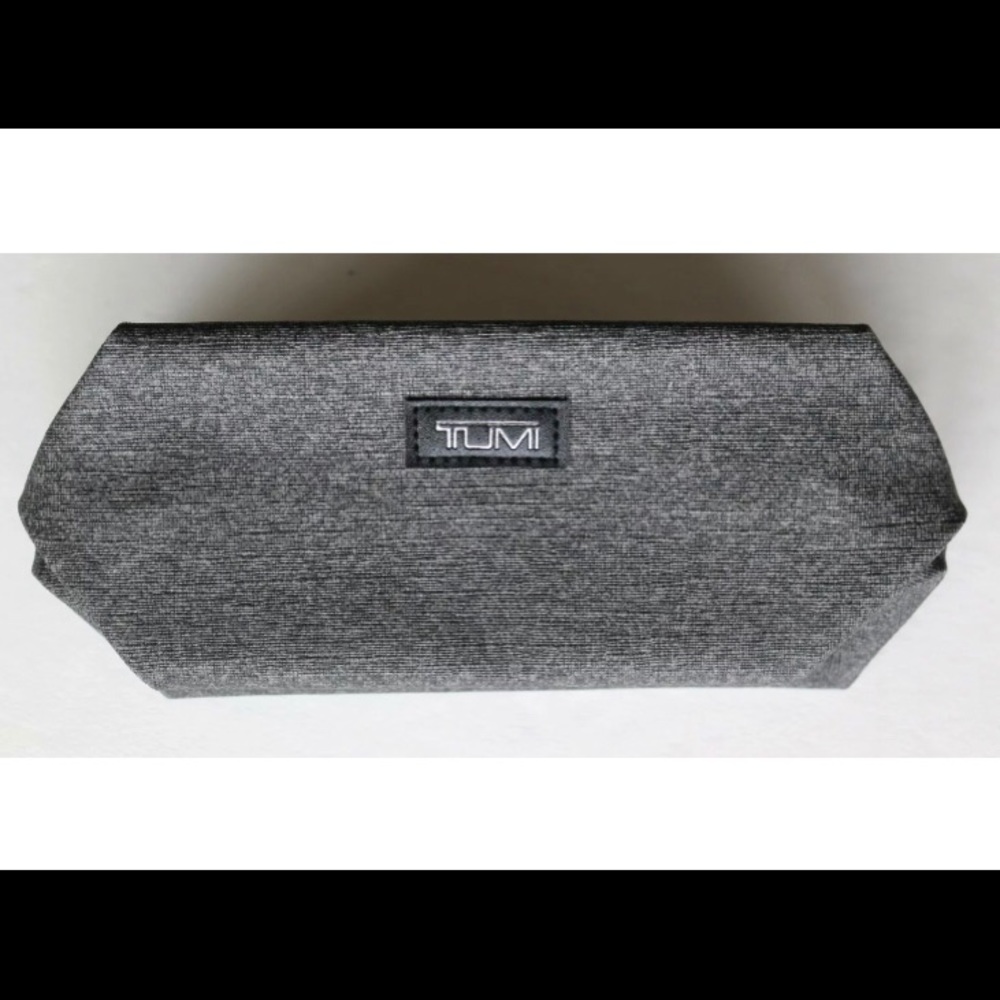 TUMI for DELTA Gray Zip Top Soft Side Toiletries Case‎